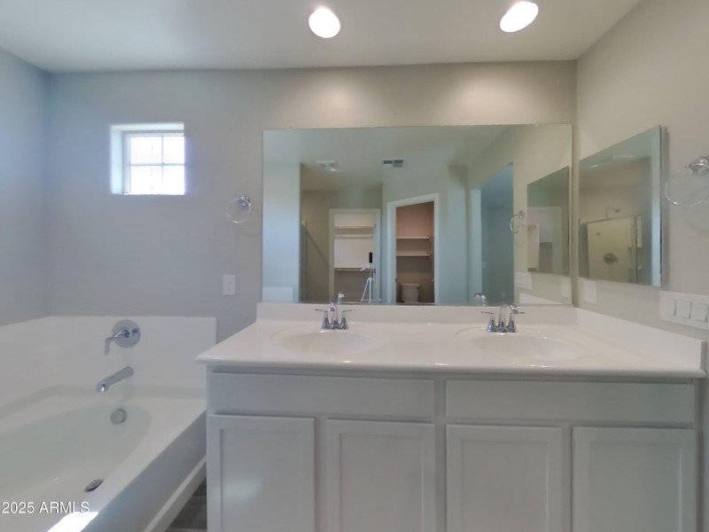 11_pc_QAXvSGsD4N_kFFhYZBQVV_layout_1