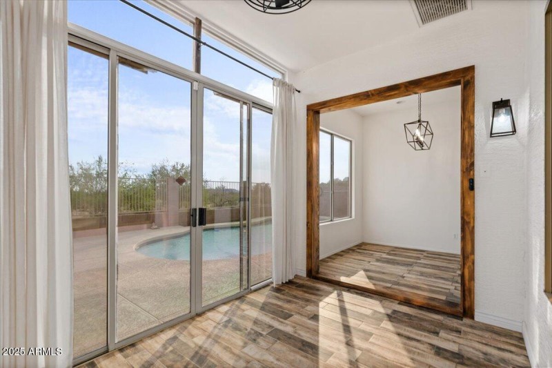 23-Sun Room
