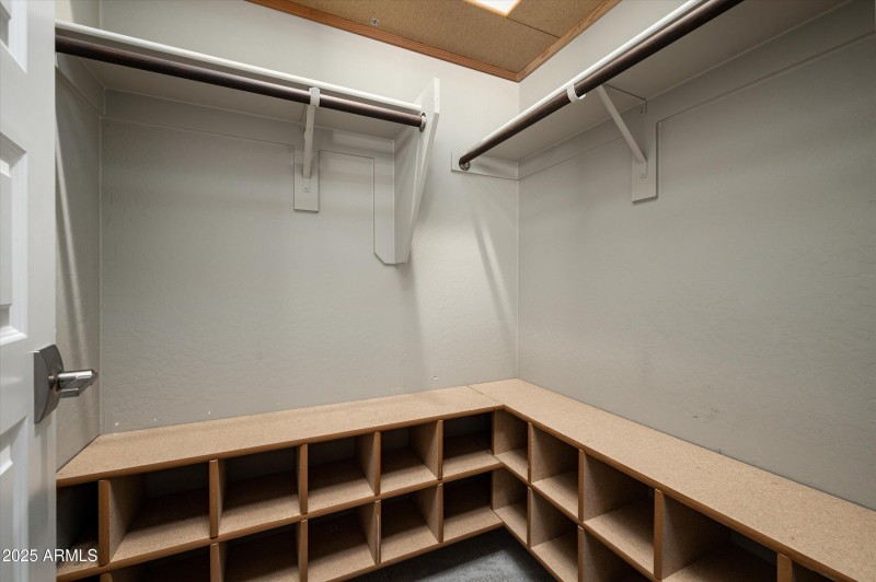 Ensuite Closet