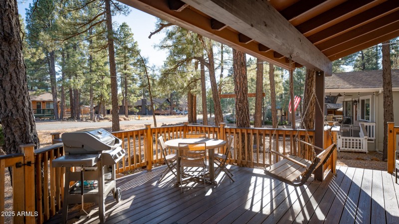 Outdoor living in the pines