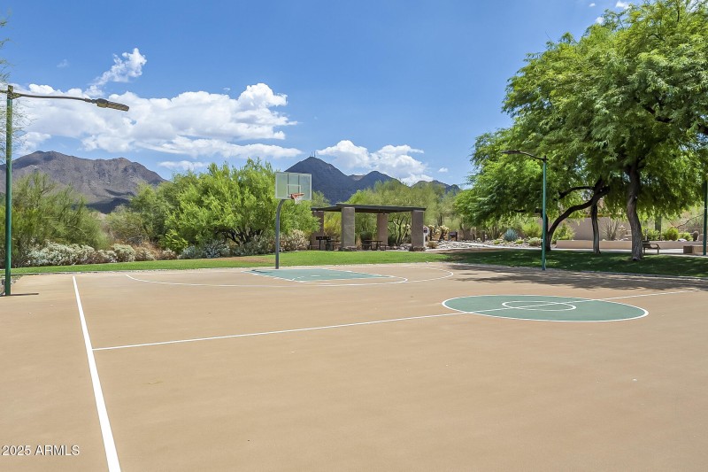 Queens - Community-4