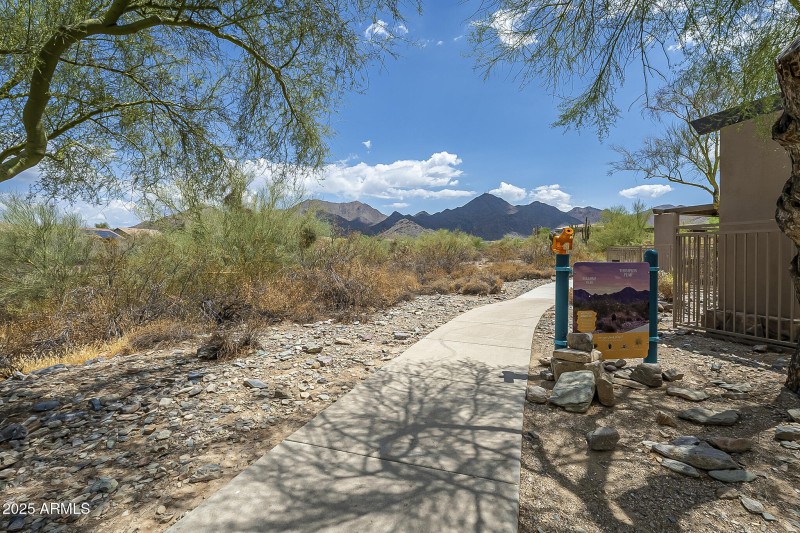 Queens - Community-8