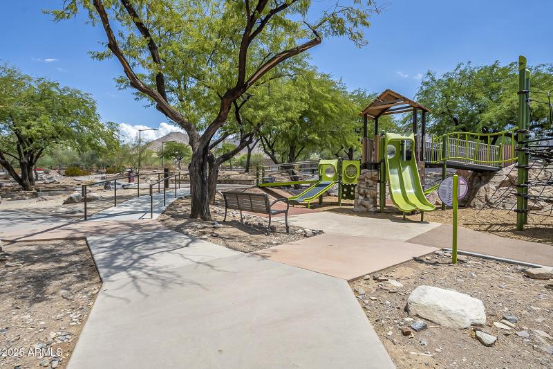 Queens - Community-19