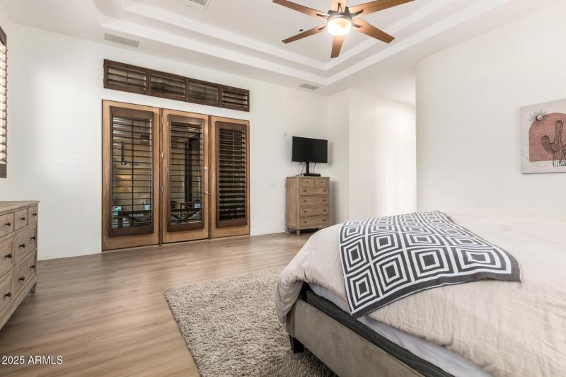 Primary suite w/doors to patio