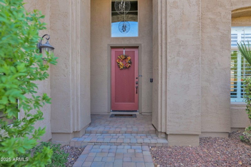 339 Horseshoe - 04Front Door