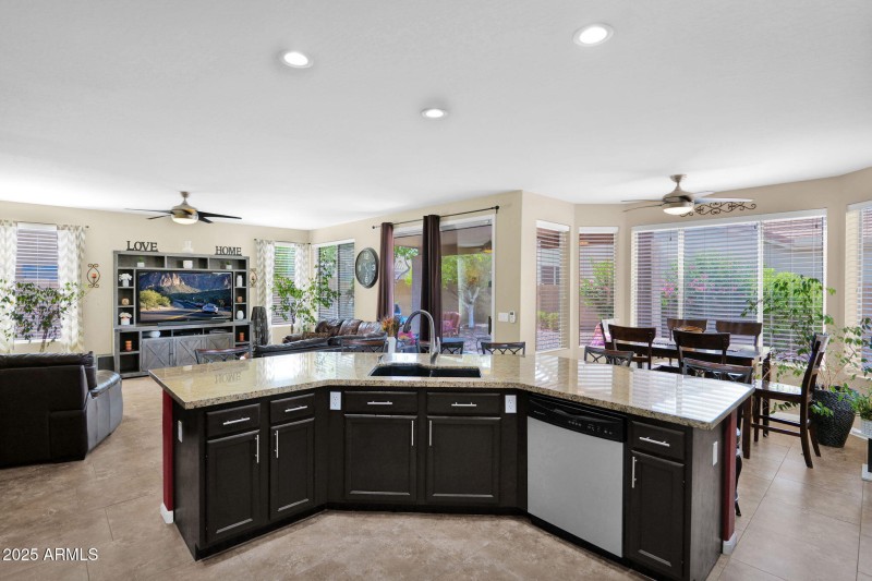 339 Horseshoe - 15Kitchen Island Great R