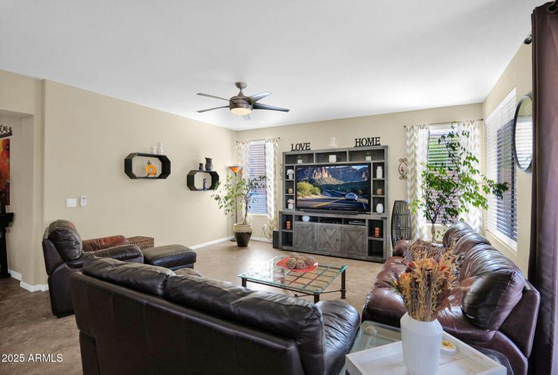 339 Horseshoe - 17Family Room