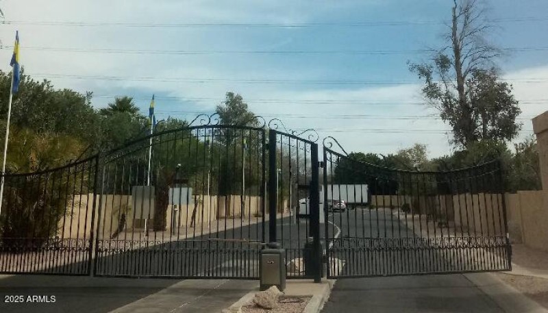 Gate