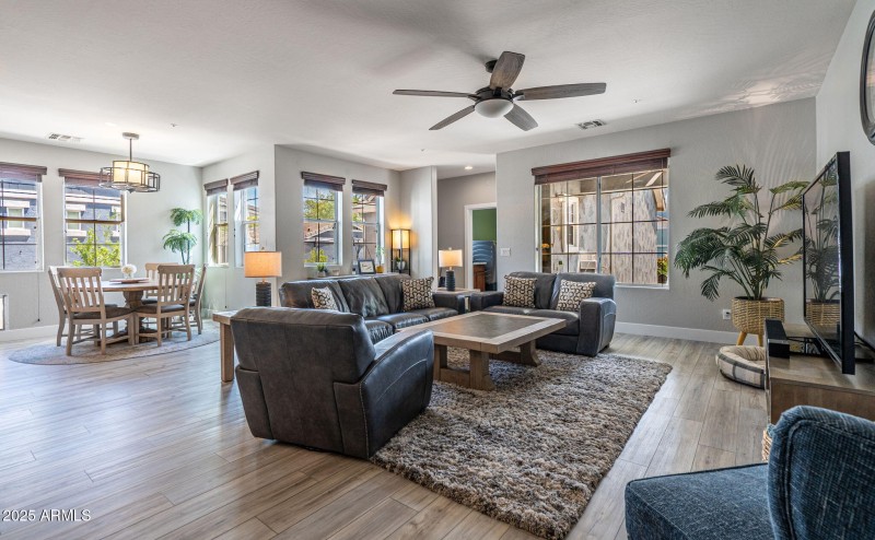Living Room with breakfast nook