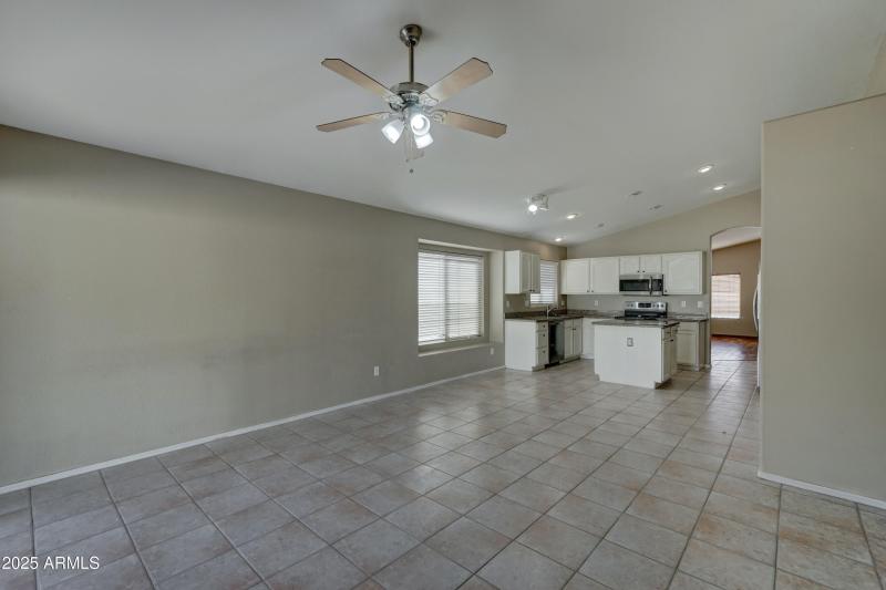 5204 W Geronimo St-14