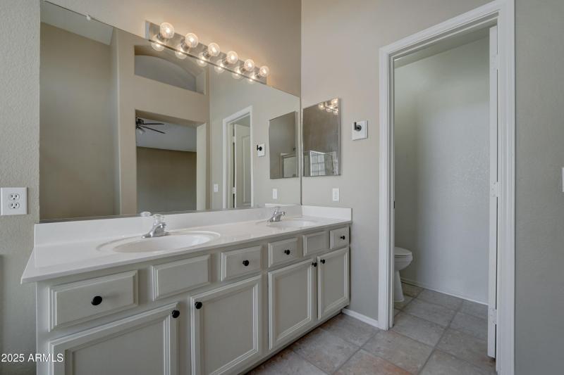 5204 W Geronimo St-19