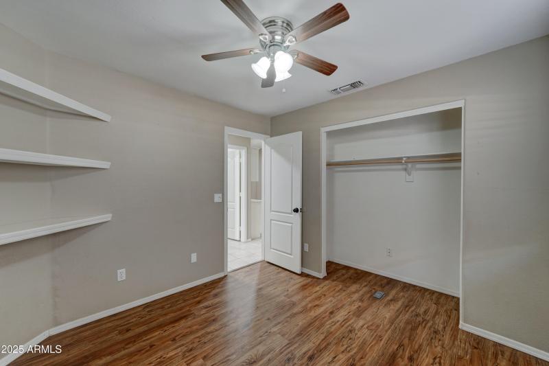 5204 W Geronimo St-23