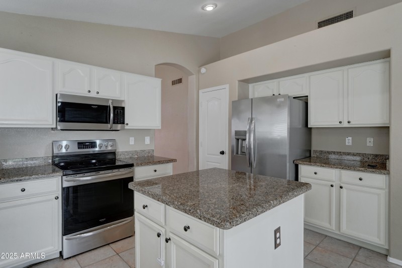 5204 W Geronimo St-9