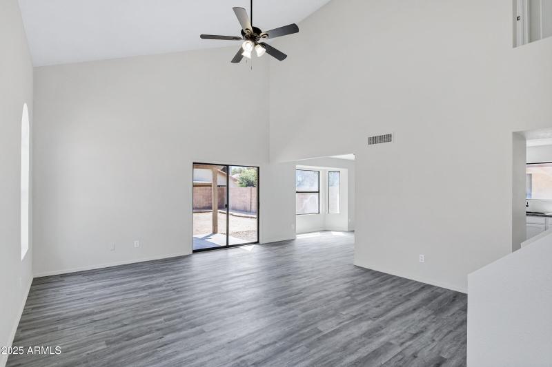 4539 E Grove Ave-5