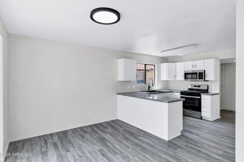 4539 E Grove Ave-8