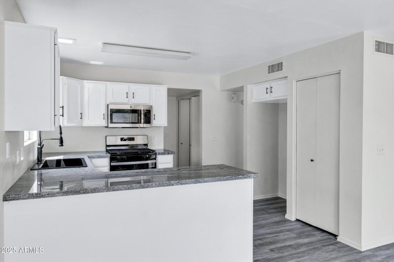 4539 E Grove Ave-9