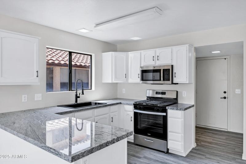 4539 E Grove Ave-10