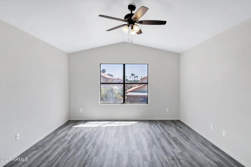 4539 E Grove Ave-19