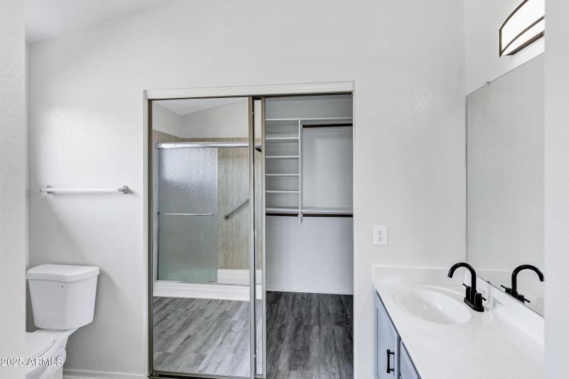 4539 E Grove Ave-20