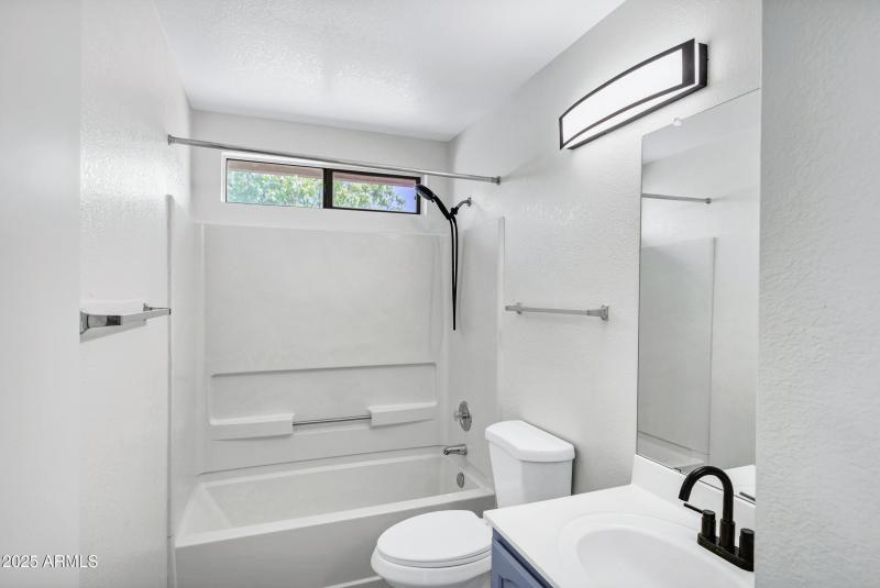 4539 E Grove Ave-25