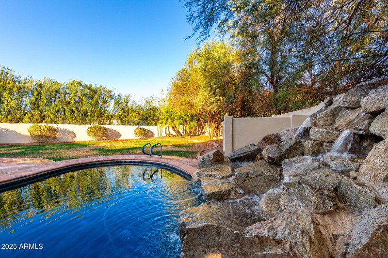 48 - Pool Fountain