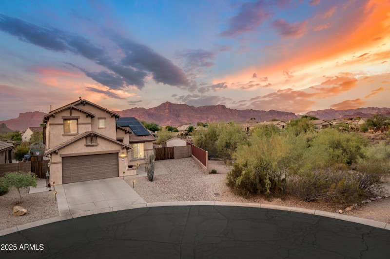 10318-E-Trailhead-Court-2