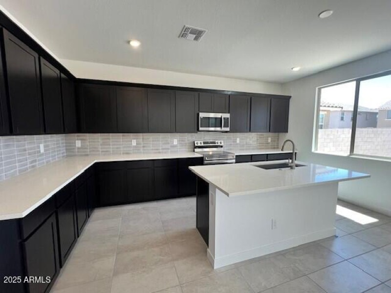 BR35 lot 124 Kitchen