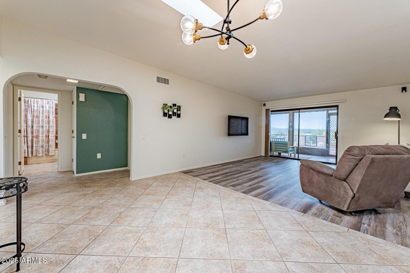 GREAT ROOM W:DINING AREA SPACE