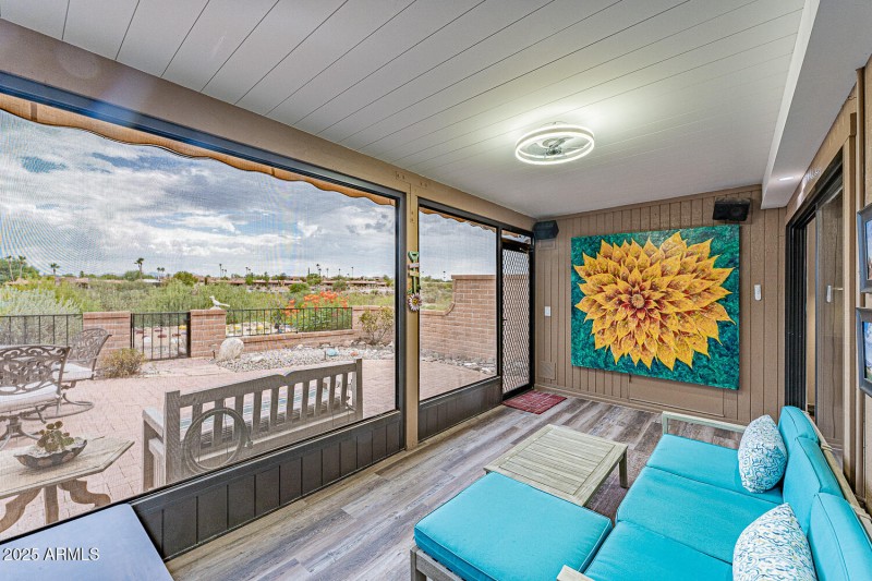 GORGEOUS AZ:SIN ROOM; SCREENED W:VIEW