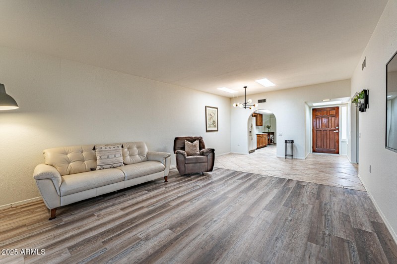 GREAT ROOM OPEN TO DINING AREA