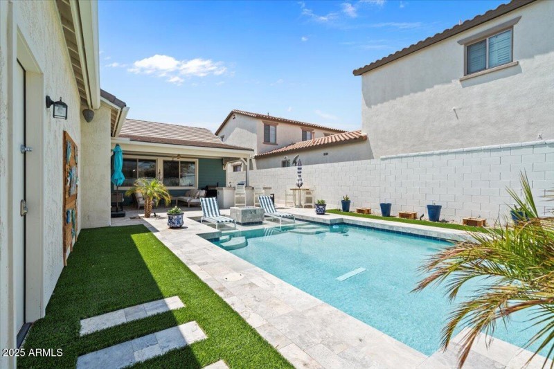 2885 N Riley_Pool