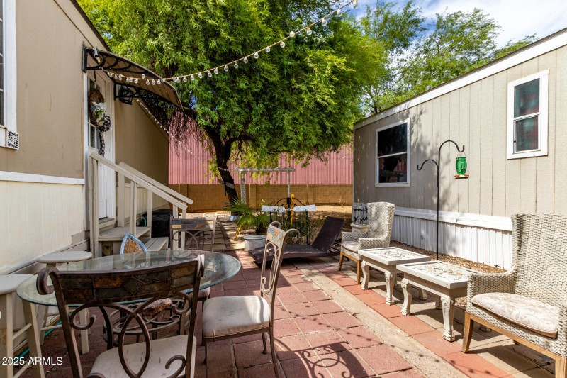 SIDE PATIO