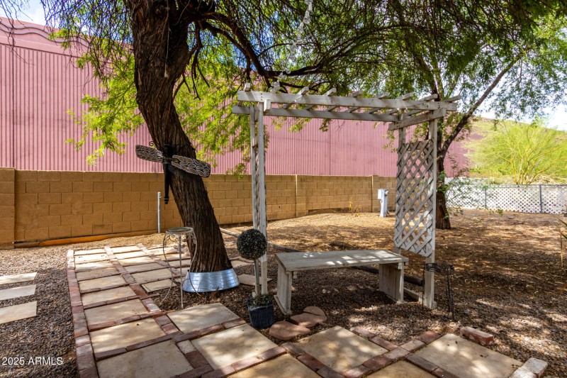 SIDE PATIO