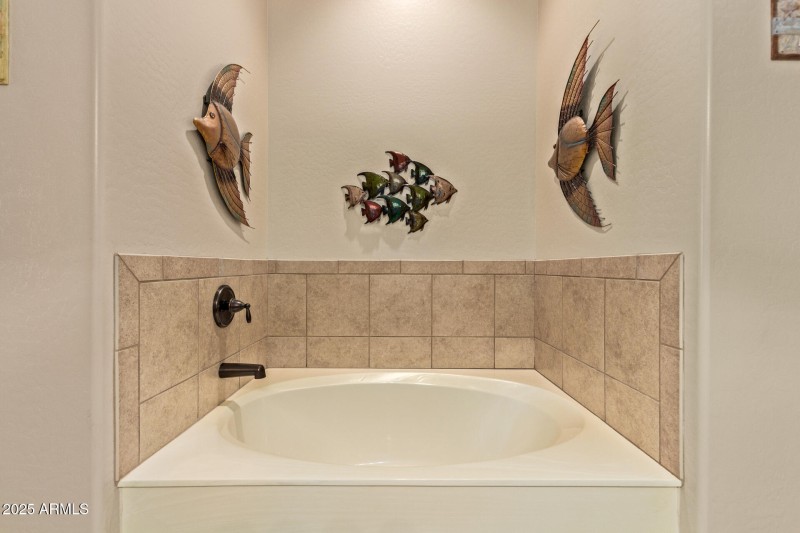 Soaking tub