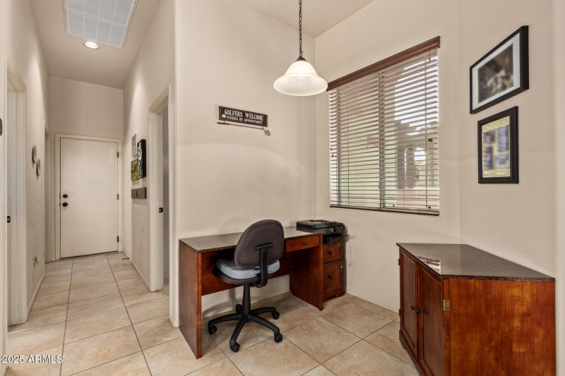 Informal dining / flex area