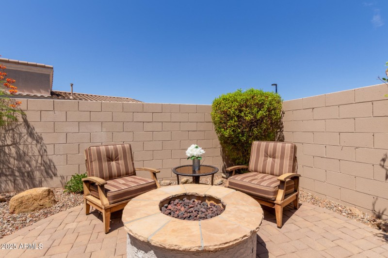 Gas firepit