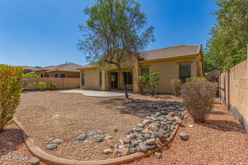 7,800sf lot offering loads of potential!