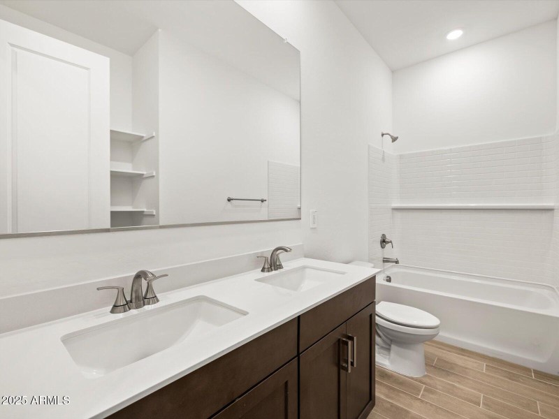 Bath 2 Double sinks