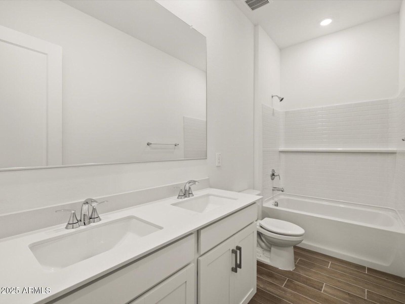 Bath 2 Double sinks
