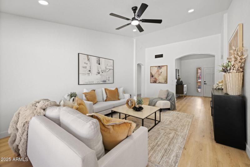 7-web-or-mls-510-w-amoroso-dr