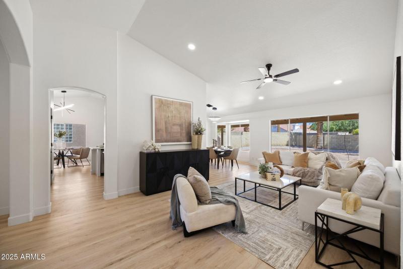 8-web-or-mls-510-w-amoroso-dr