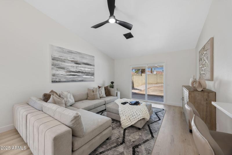 9-web-or-mls-510-w-amoroso-dr