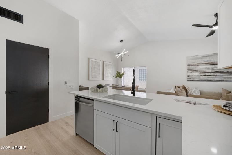 19-web-or-mls-510-w-amoroso-dr