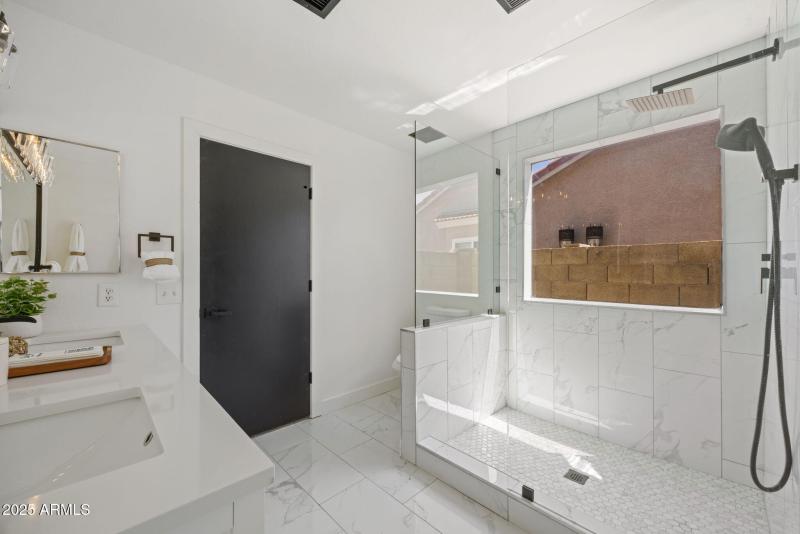 30-web-or-mls-510-w-amoroso-dr