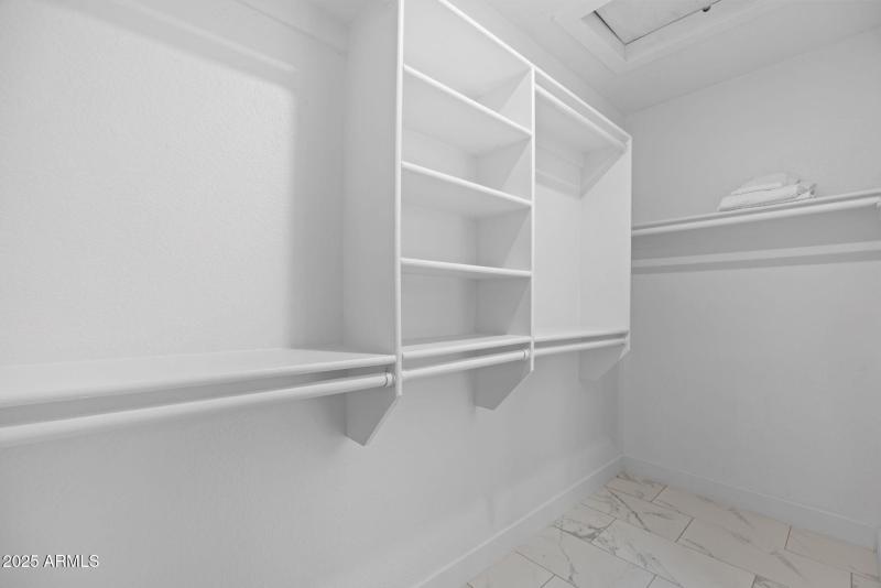 32-web-or-mls-510-w-amoroso-dr