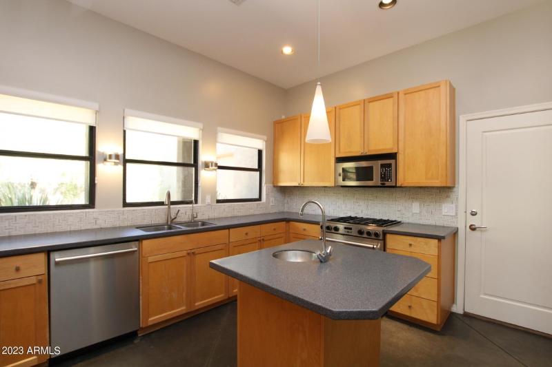 a7041da5-d399-43b4-913b-d55e6d804cb5