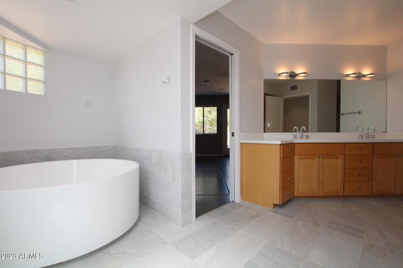 4dc0ea7b-5478-4539-9289-96f04b8bc7fc