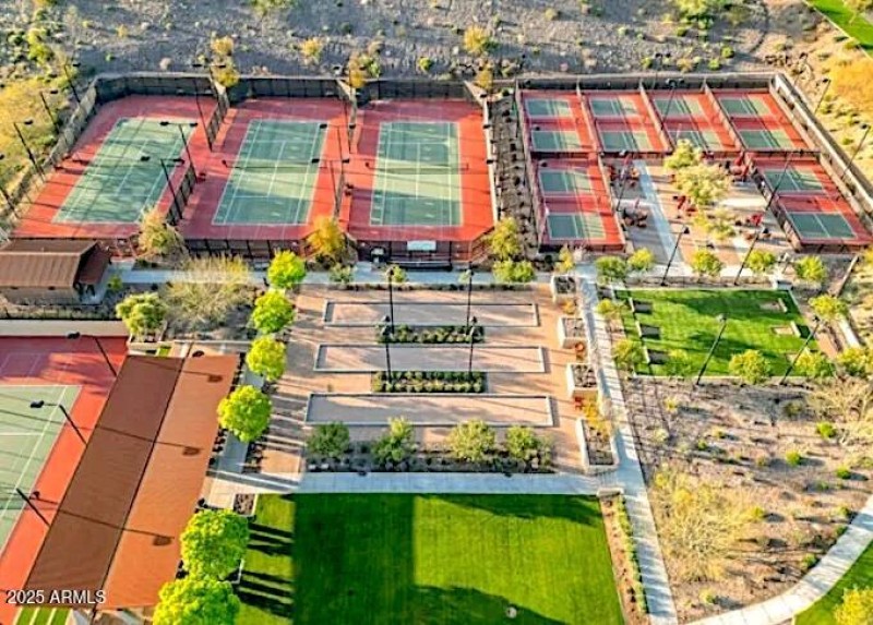 TENNIS & PICKLEBALL