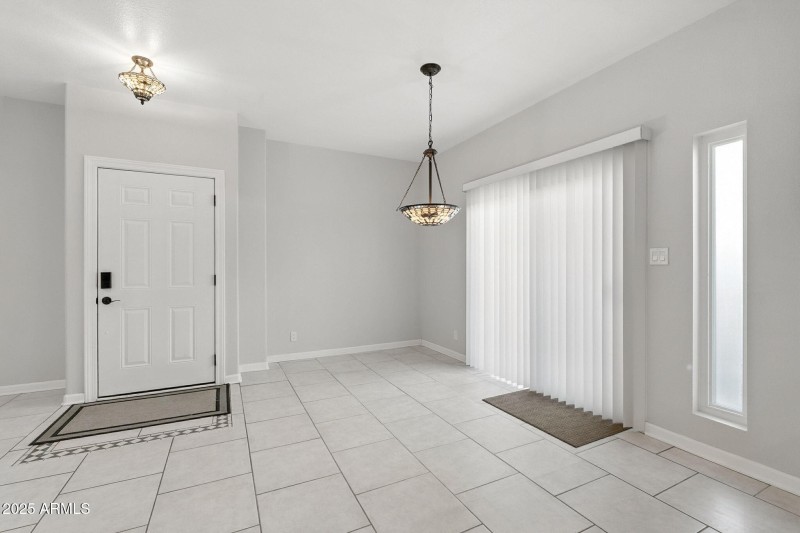 Entry/Dining