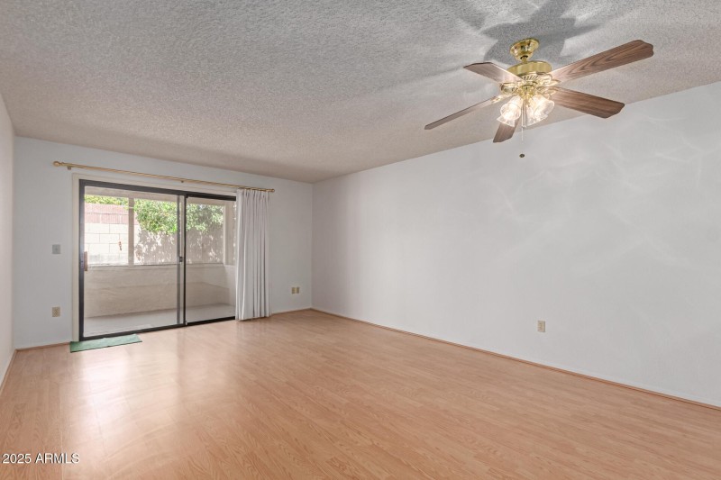 LARGE GATHERING ROOM